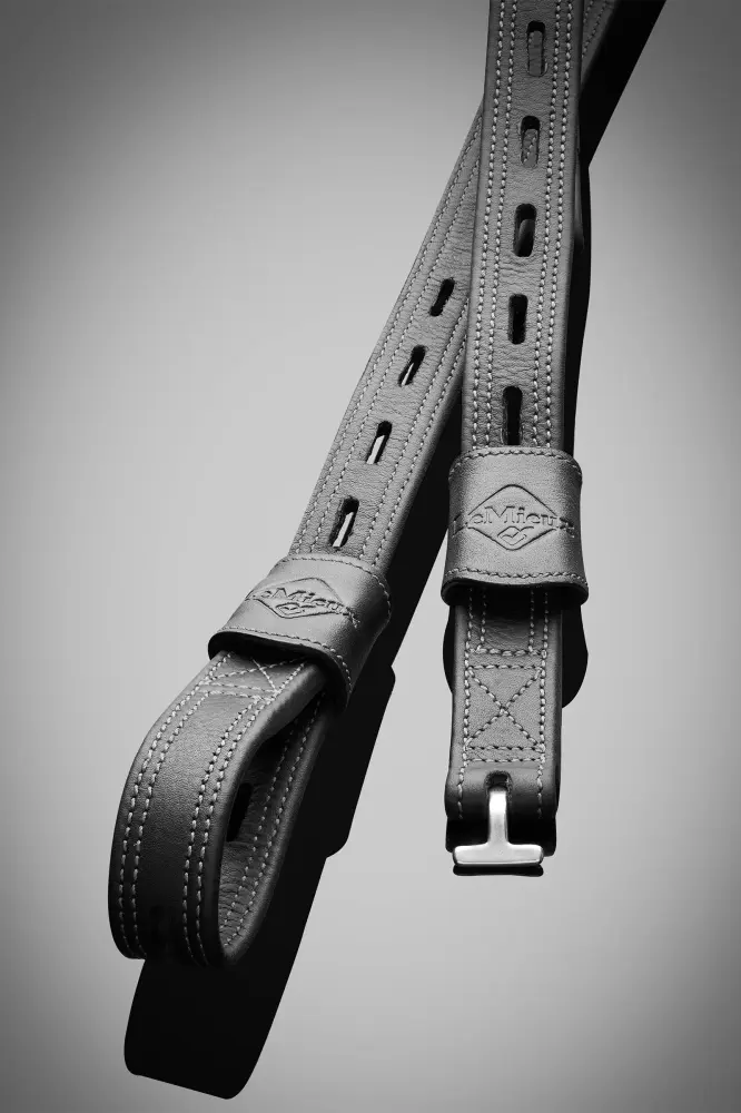 Vector Close Contact Stirrup En piel Black 28"