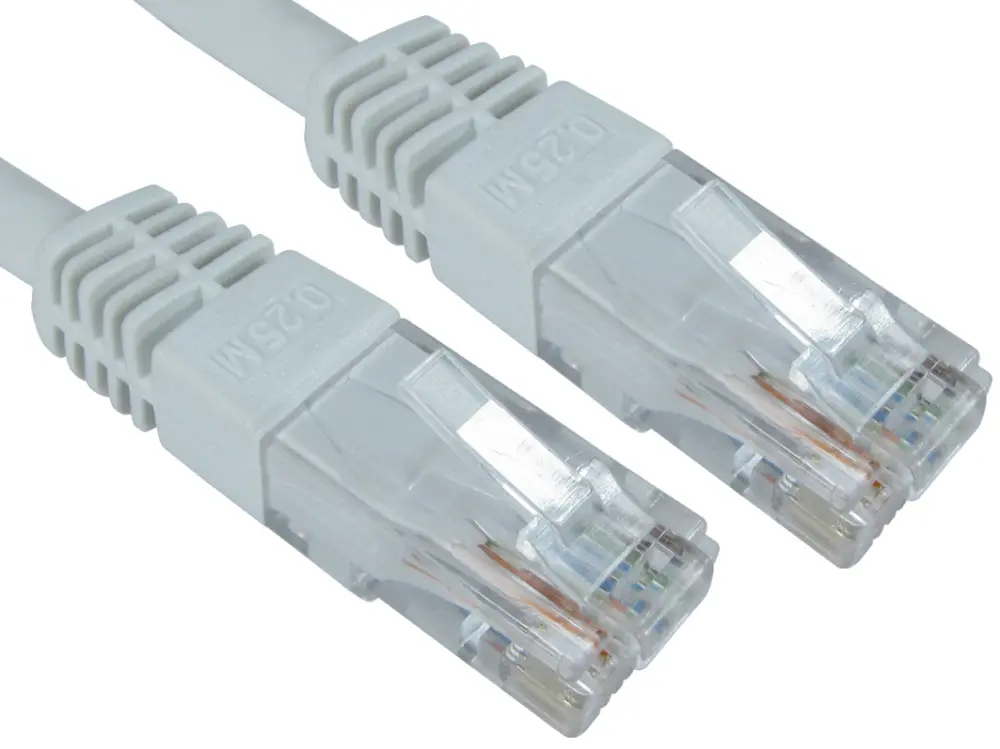 Cable Ethernet Cat6 UTP de color Blanco, long. 5m, funda de PVC