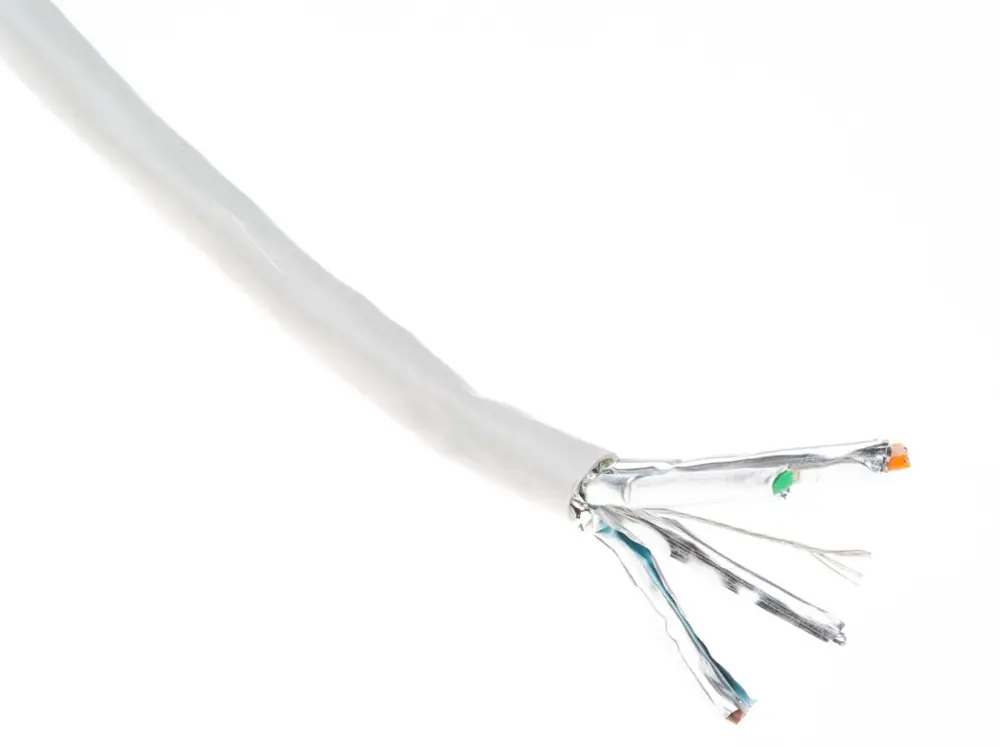 Cable Ethernet Cat6 U/FTP CAE Multimedia Connect de color Gris, long. 100m, funda de PVC, IEC 60332-1 | TX200P4FPG1