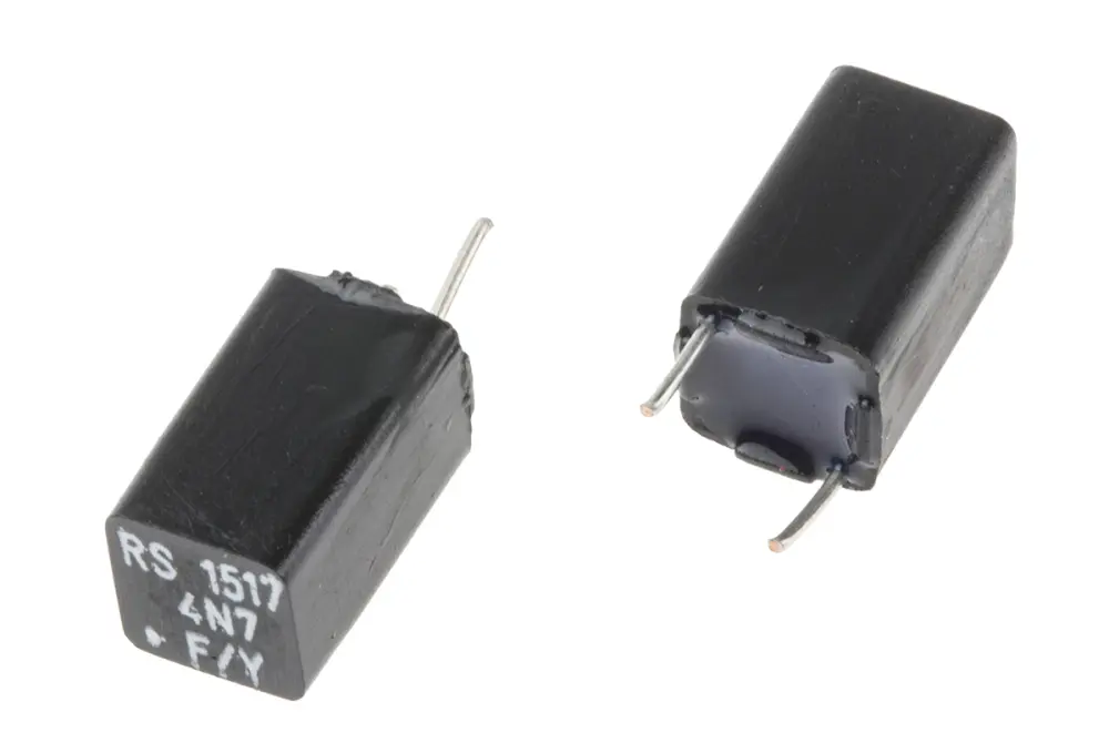 Condensador de película , 4.7nF, ±1%, 63V dc, Montaje en orificio pasante