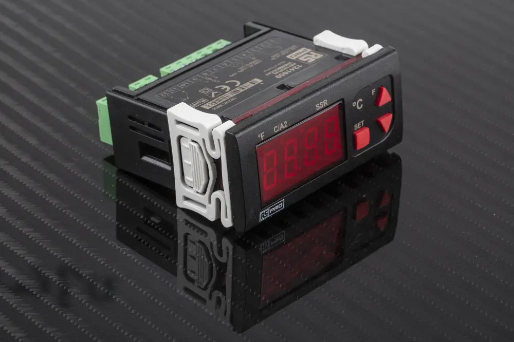 Controlador de temperatura ON/OFF, 77 x 35mm, 230 V ac, 1 entrada Termopar, 2 salidas Relé, SSR