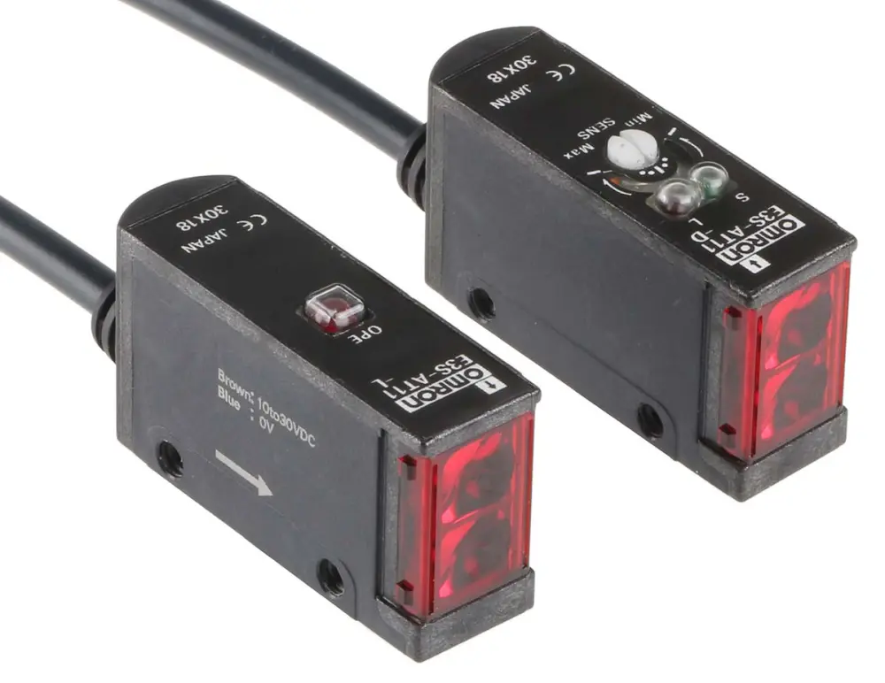 Fotocélula rectangular Omron, Sistema Barrera de Luz, alcance 7 m, salida NPN, Precableado, IP67 | E3SAT11
