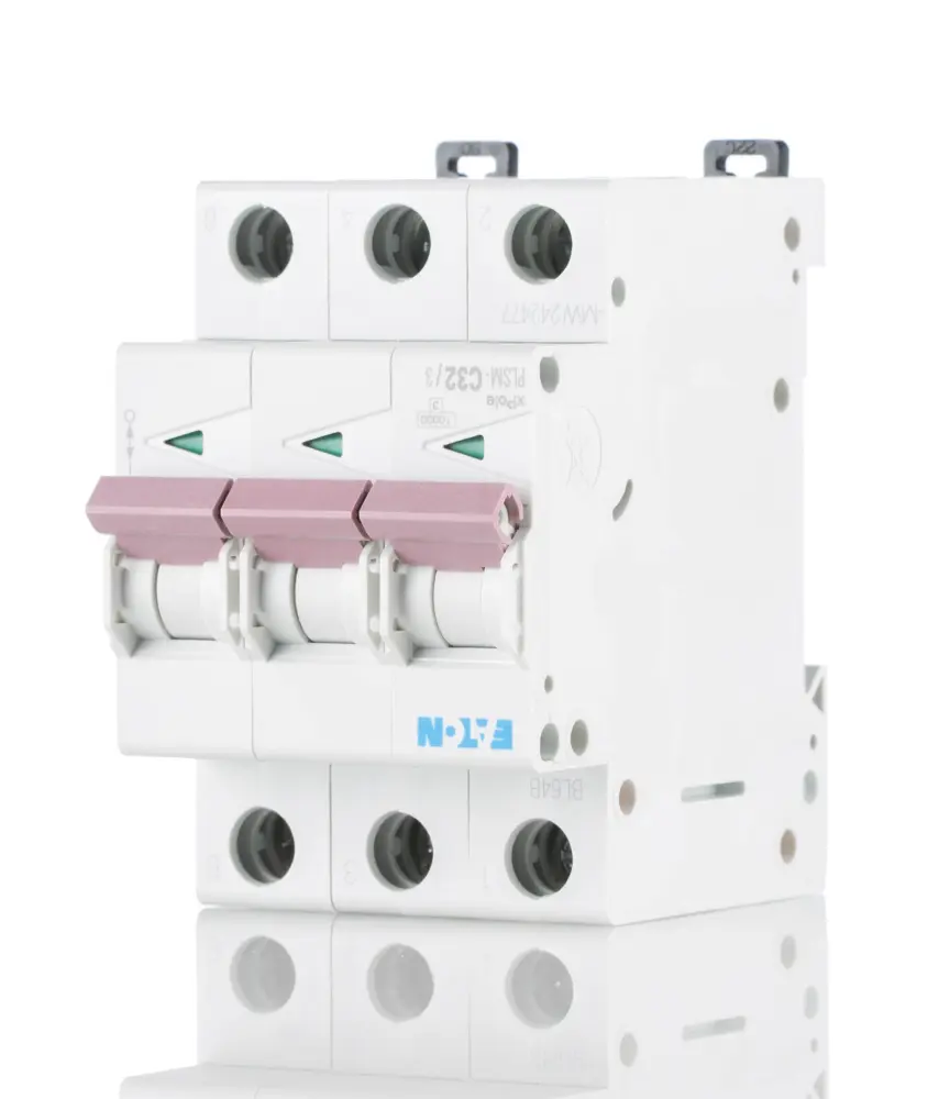 Interruptor automático 3P, 32A, Curva Tipo C, Poder de corte 10 kA, xPole, Montaje en Carril DIN | 242477 PLSM-C32/3-MW E...