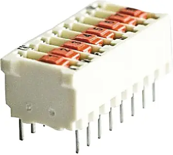 Interruptor DIP, SPST, Montaje en orificio pasante, Actuador Deslizante, 25 mA 50 V dc, 3 vías, -25 → +70°C | 5161390-...