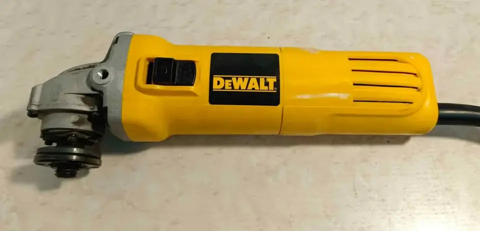 Mini Esmeril Dewalt DWE4019-B3, usado