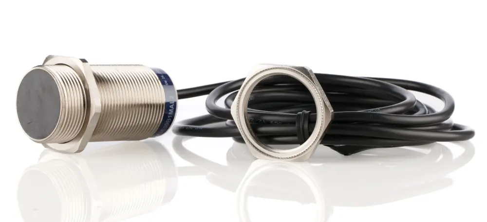 Sensor de proximidad Telemecanique Sensors, M30, alcance 15 mm, 20 → 250 V AC / DC, IP69K, 500Hz | XS630B1MAL2
