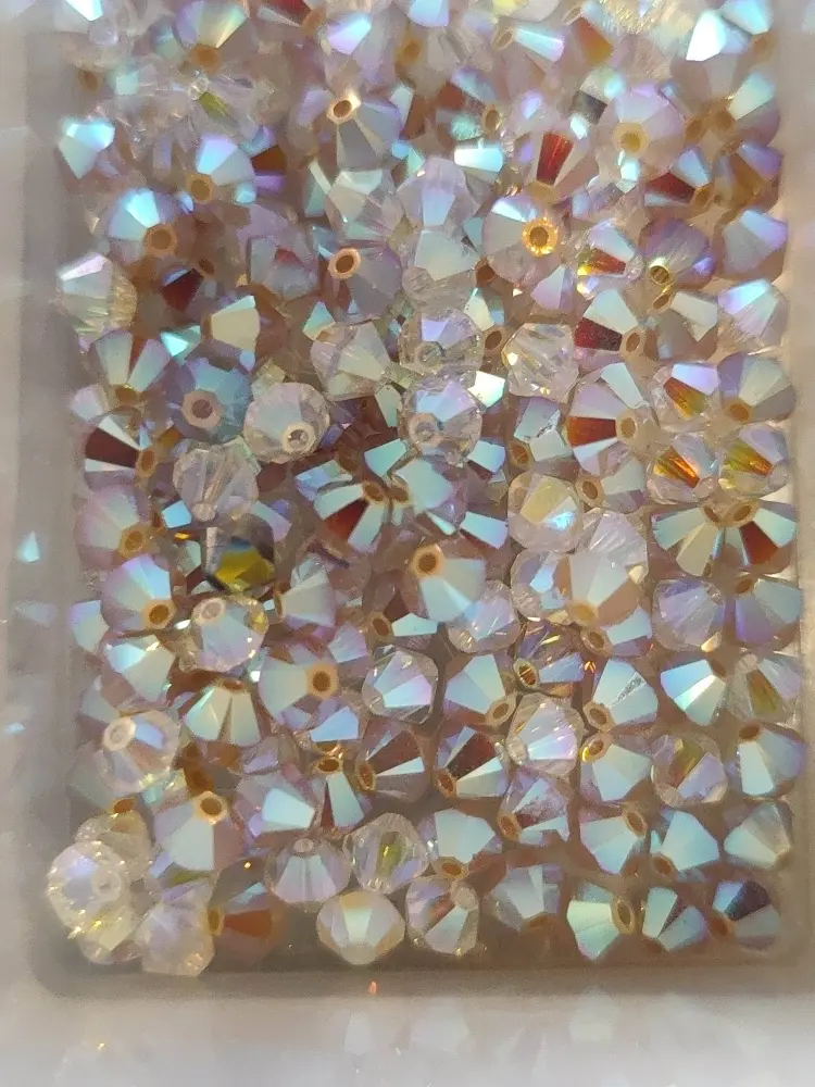 Swarovski tupi 4mm 25ud Crystal Comet Argent light