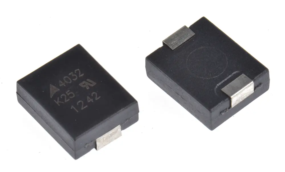 Varistor EPCOS CU, tensión de ruptura 39V, 2.5A, 1.4nF, encapsulado 4032 (10280M), dim. 10.2 x 8 x 3.2mm | B72660M0250K072